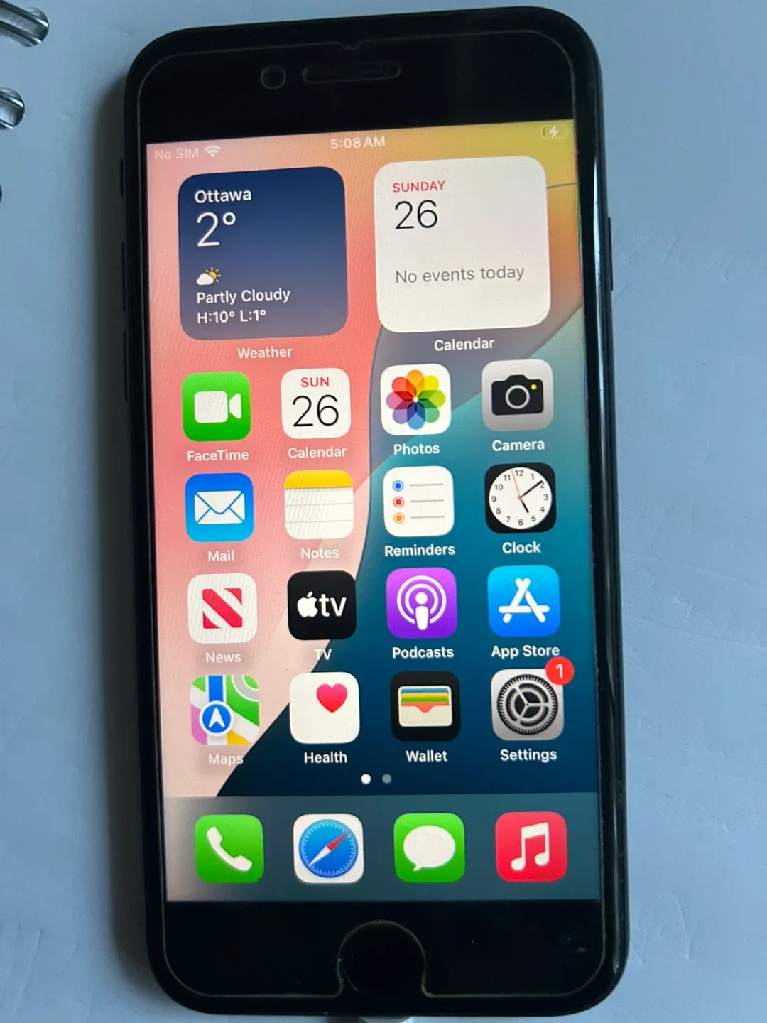 iPhone SE 3rd Gen Black 64GB (phone, charger, case) image indicator(8)