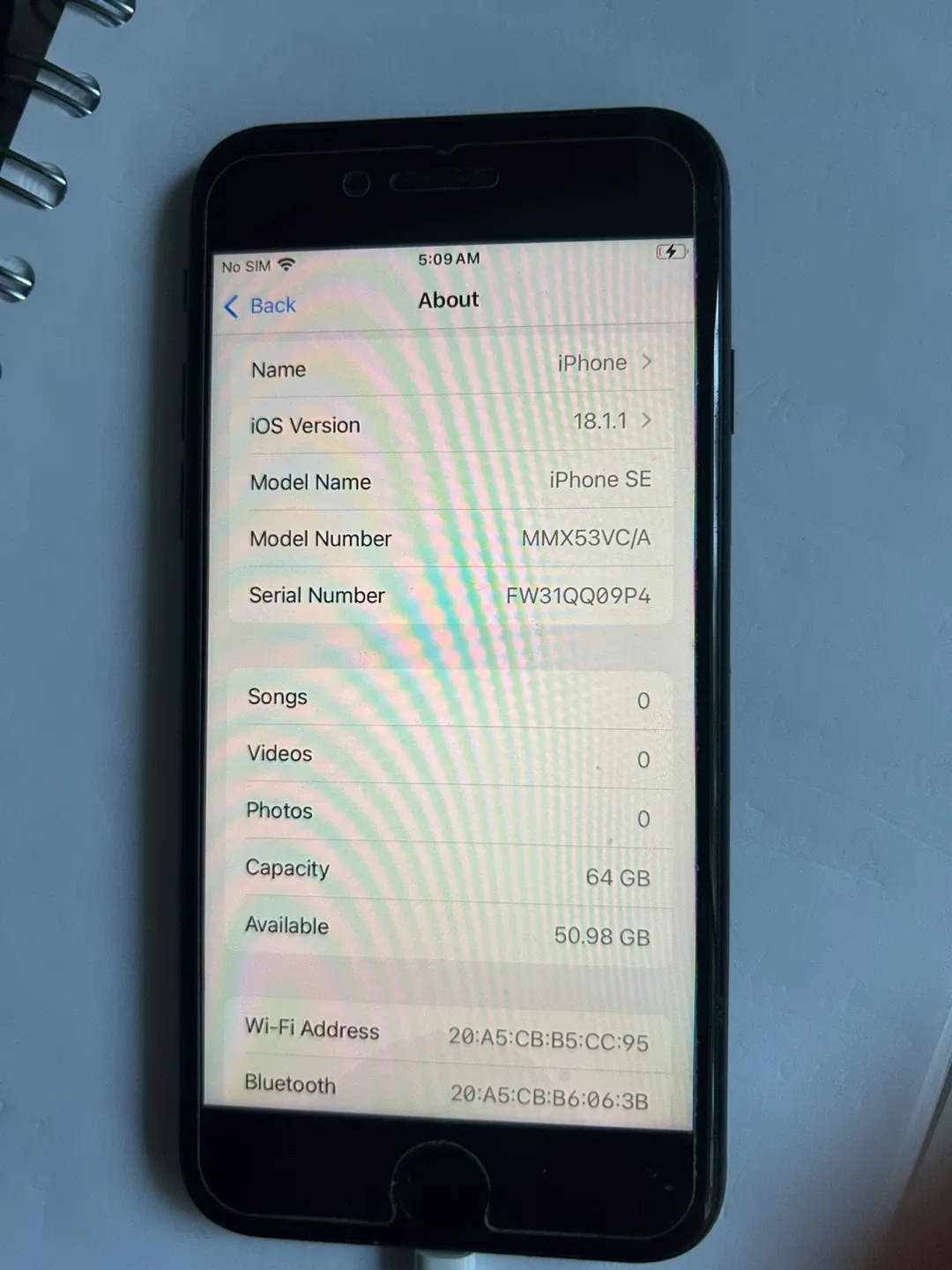 iPhone SE 3rd Gen Black 64GB (phone, charger, case) image indicator(7)