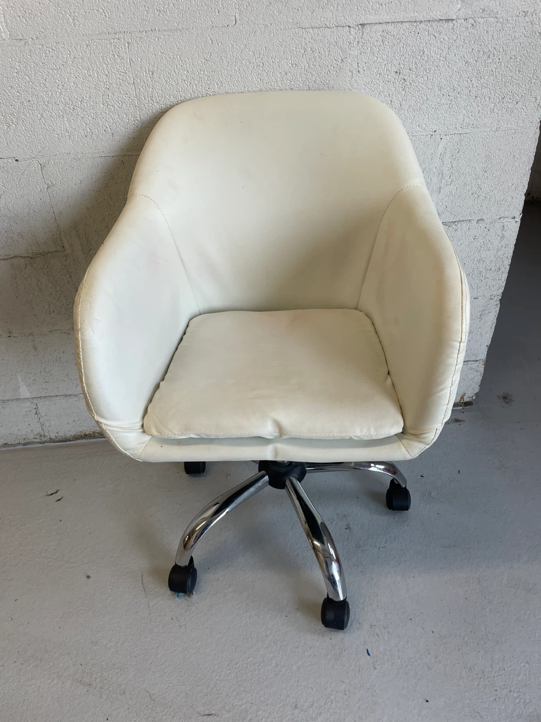 White Swivel Office Chair