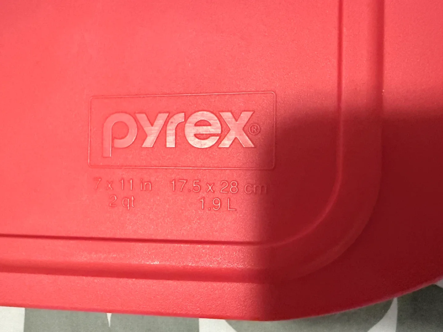 Pyrex 7x11 Baking Dish with Lid thumbnail
