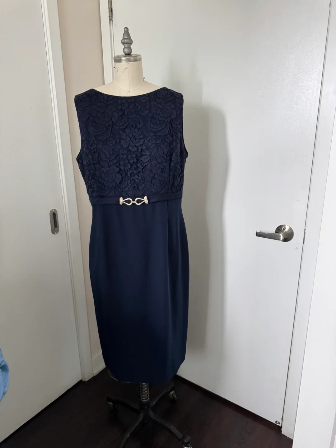 Ladies Size 14 Holt Renfrew Dress Worn Once thumbnail