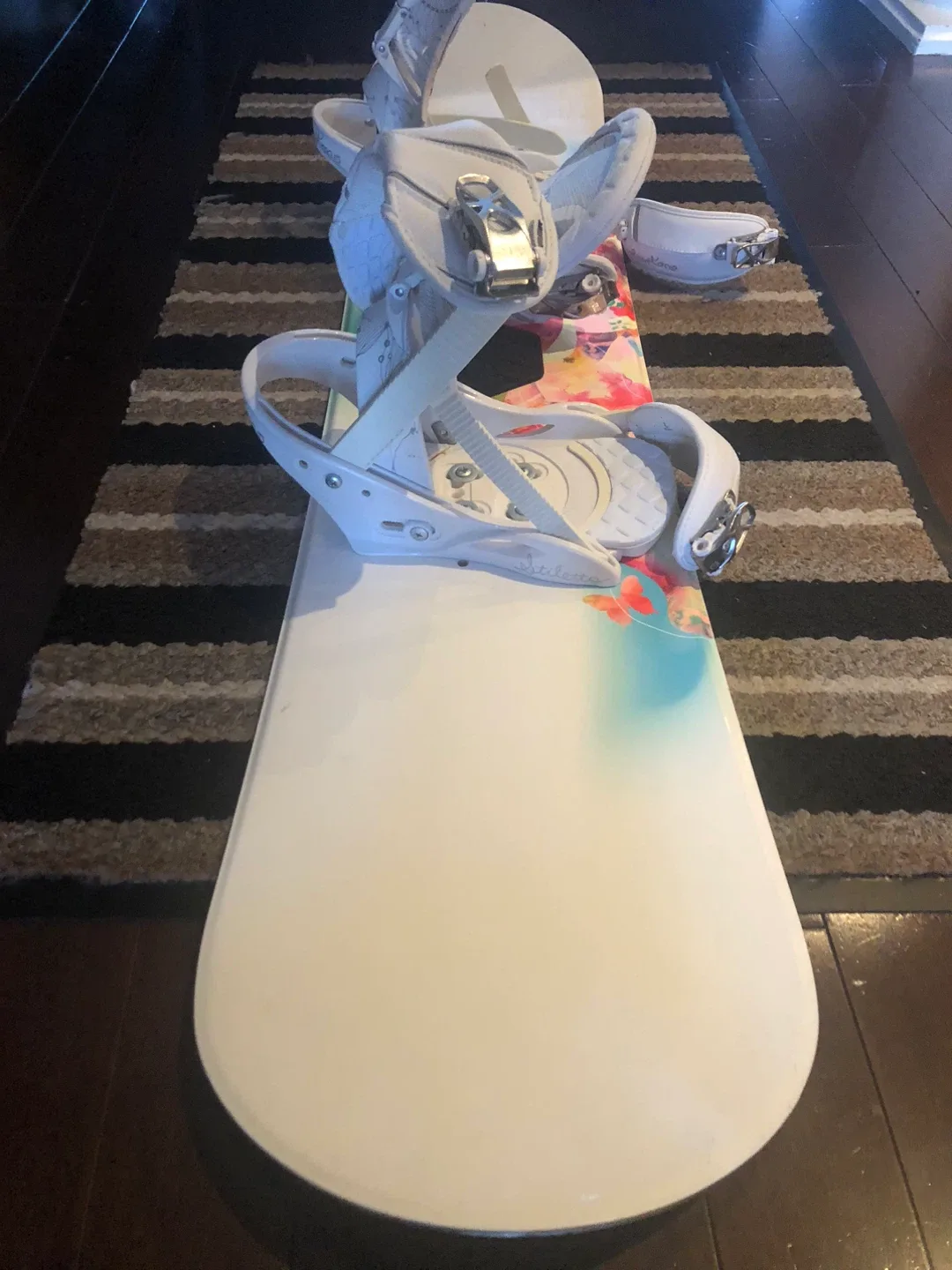 Firefly divane Snowboard 56 inches  with Bindings Floral Design image indicator(2)