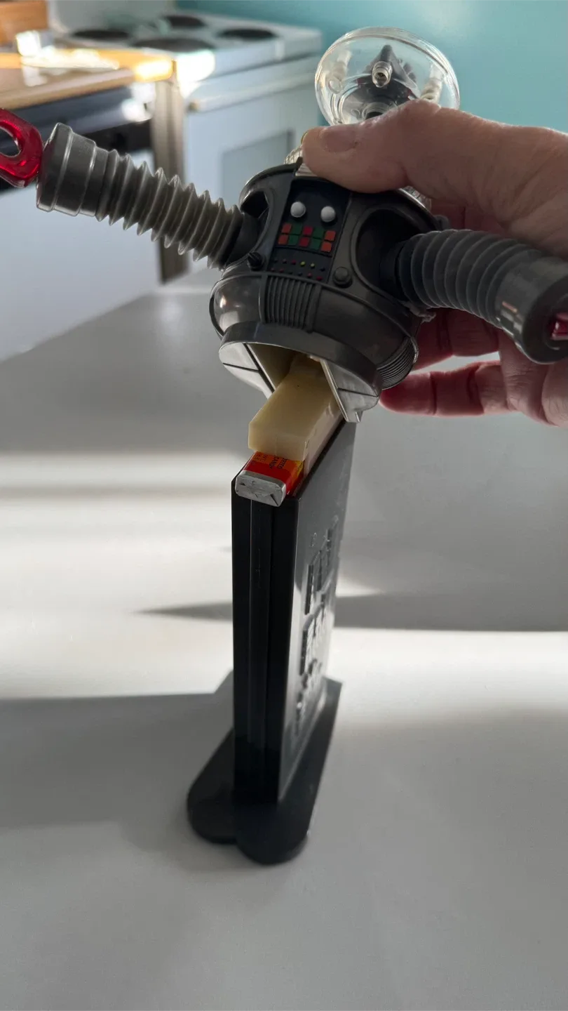 Lost in Space Robot PEZ Dispenser image indicator(3)
