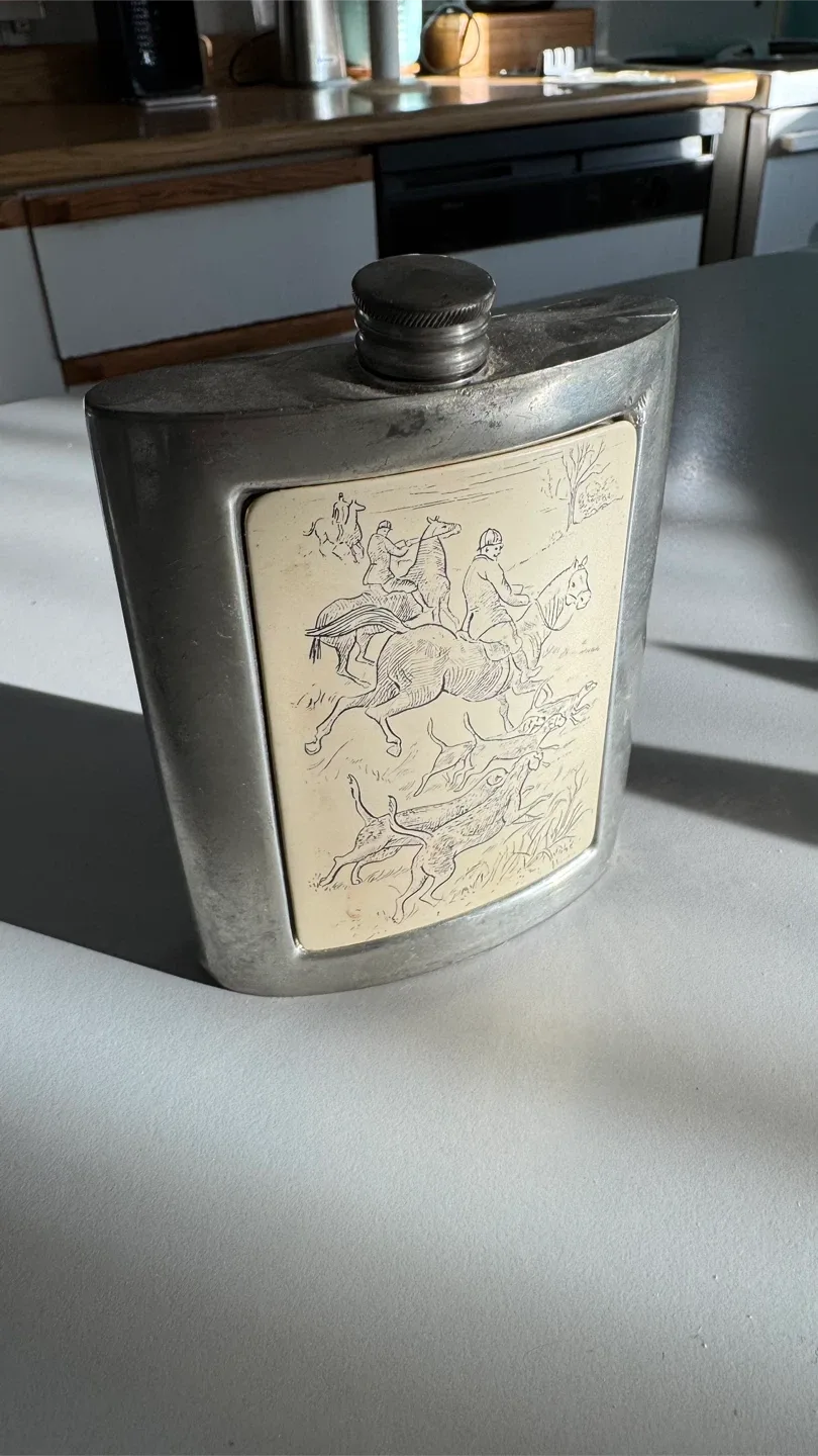 English Pewter Flask - Sheffield England image indicator(2)