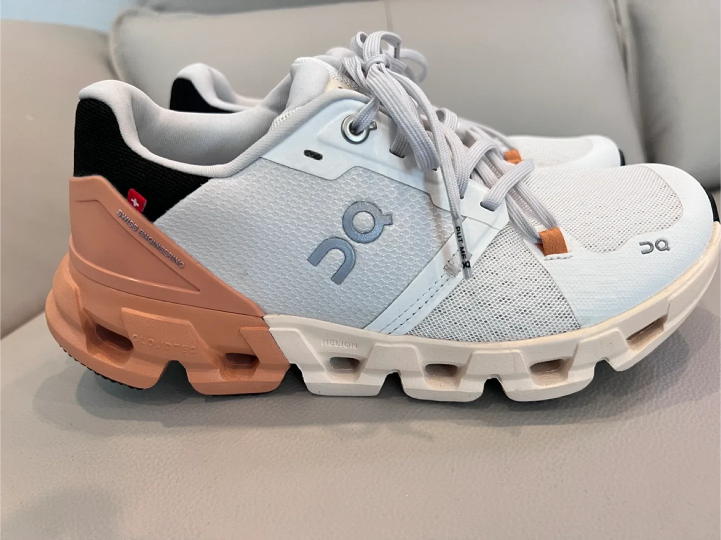 On Cloud Trail Running Shoes - Women's US 7 image indicator(2)