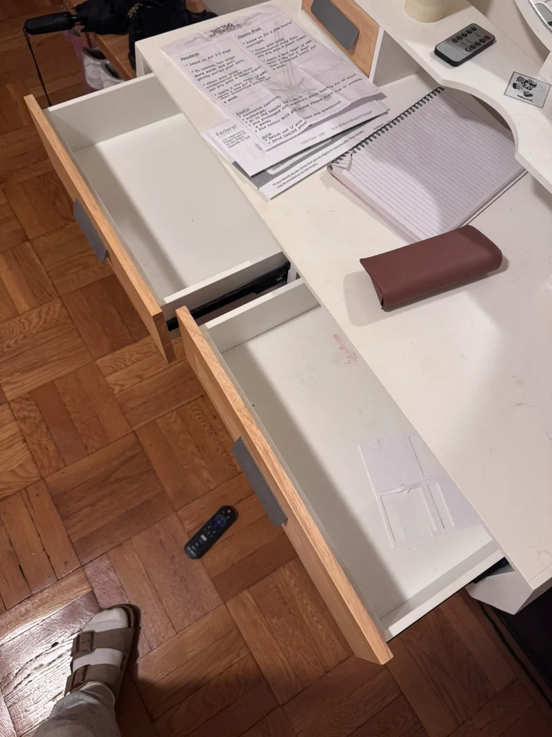 Vanity Table with Mirror and Stool image indicator(2)