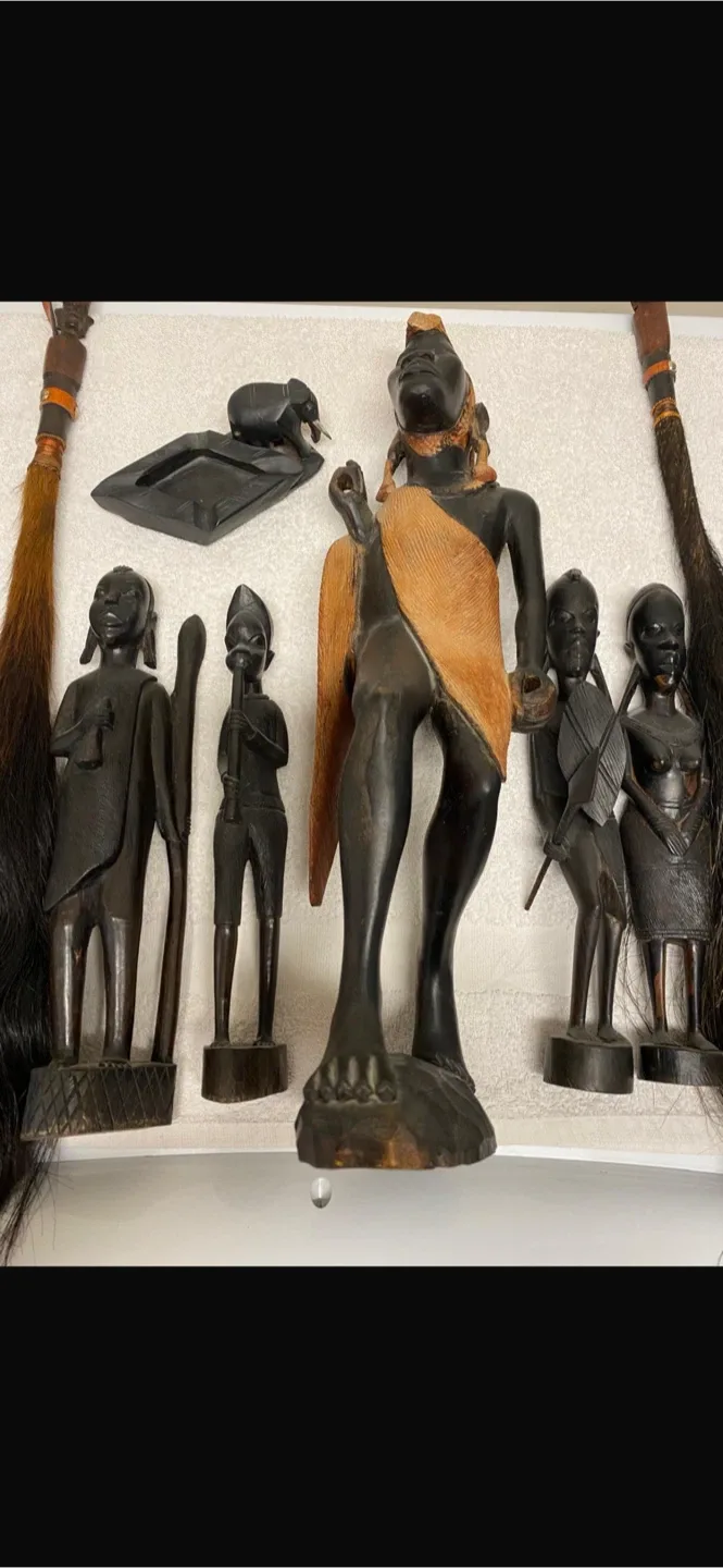 African Wood Carvings image indicator(2)