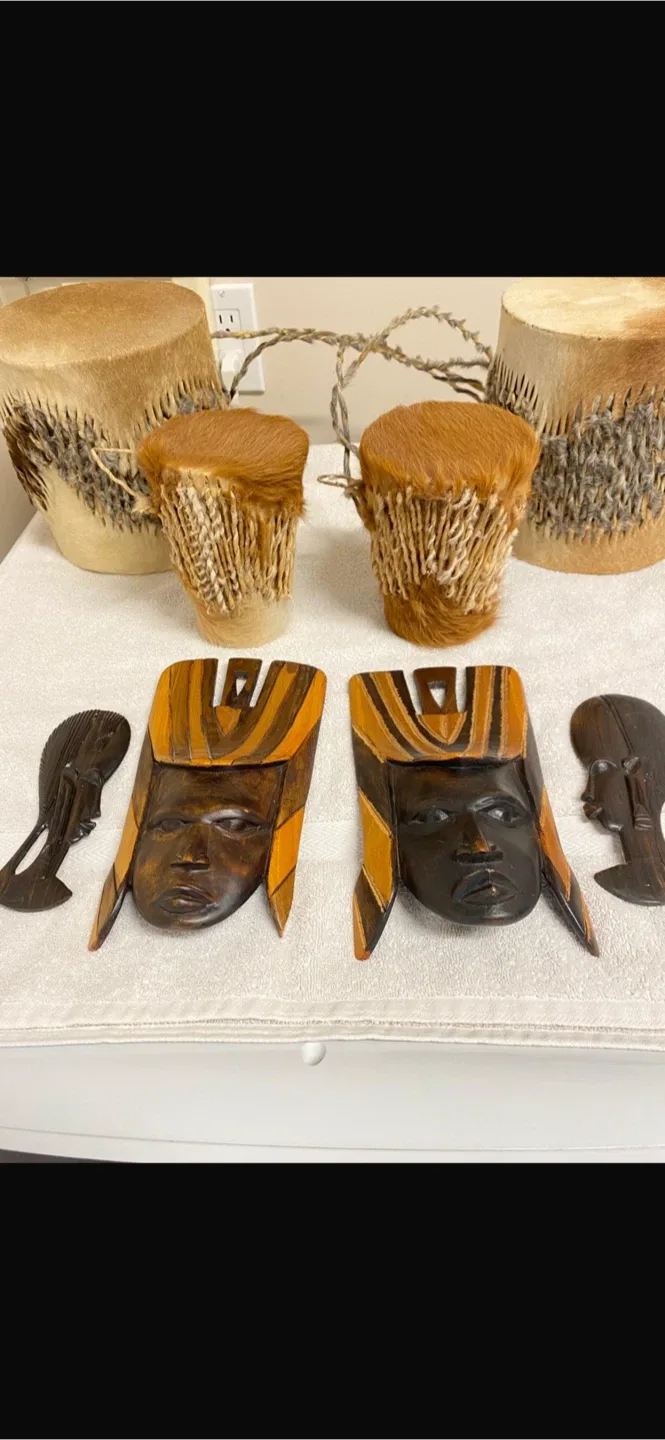 African Wood Carvings image indicator(4)