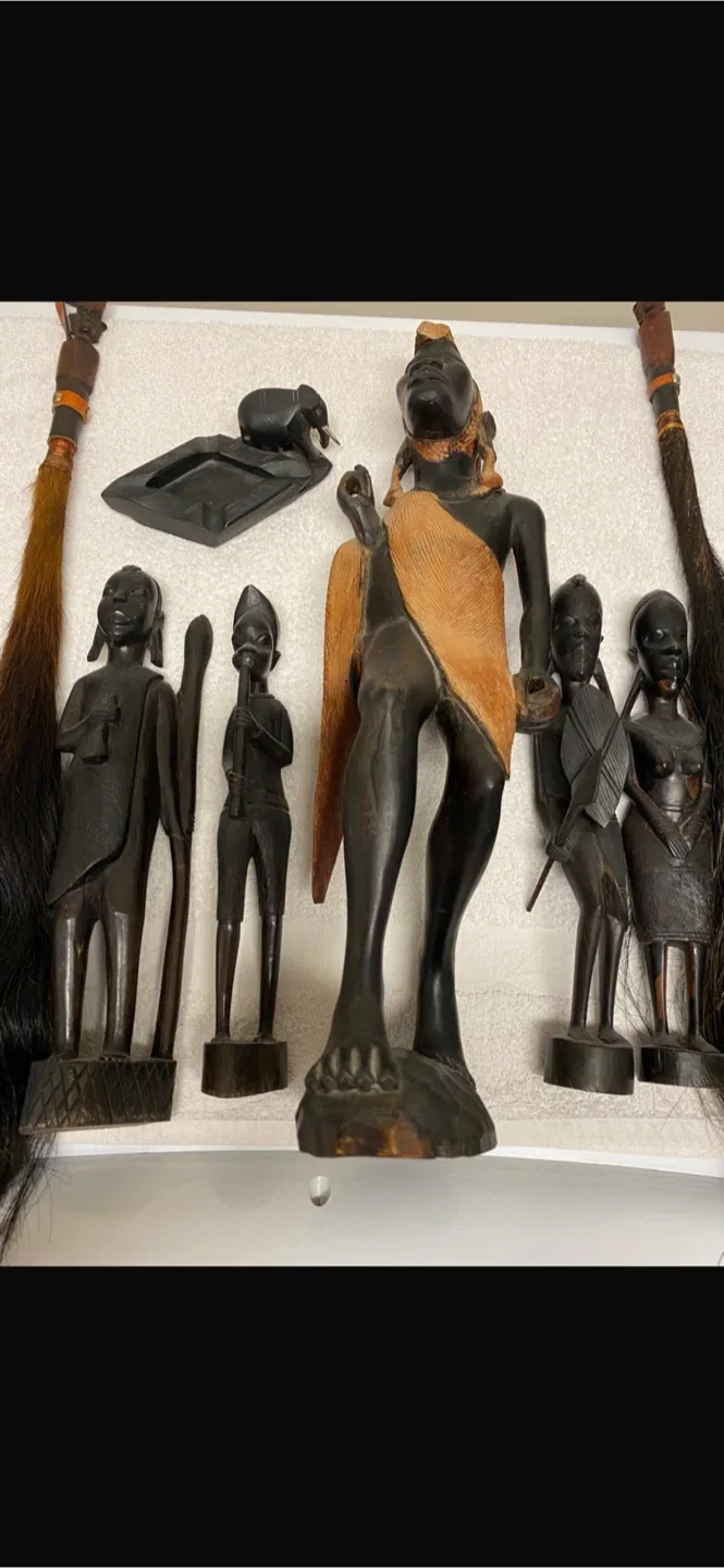 African Wood Carvings image indicator(3)