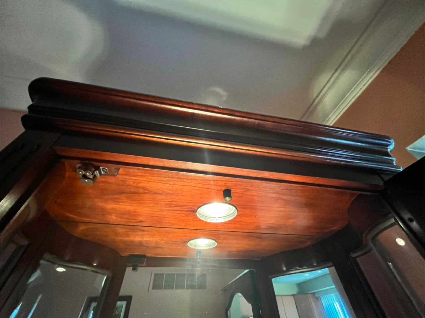 Wooden Display Cabinet image indicator(5)