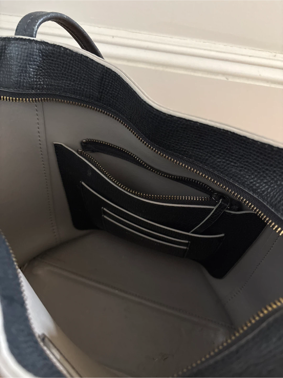 Etienne Aigner Leather Tote Bag - photo 3
