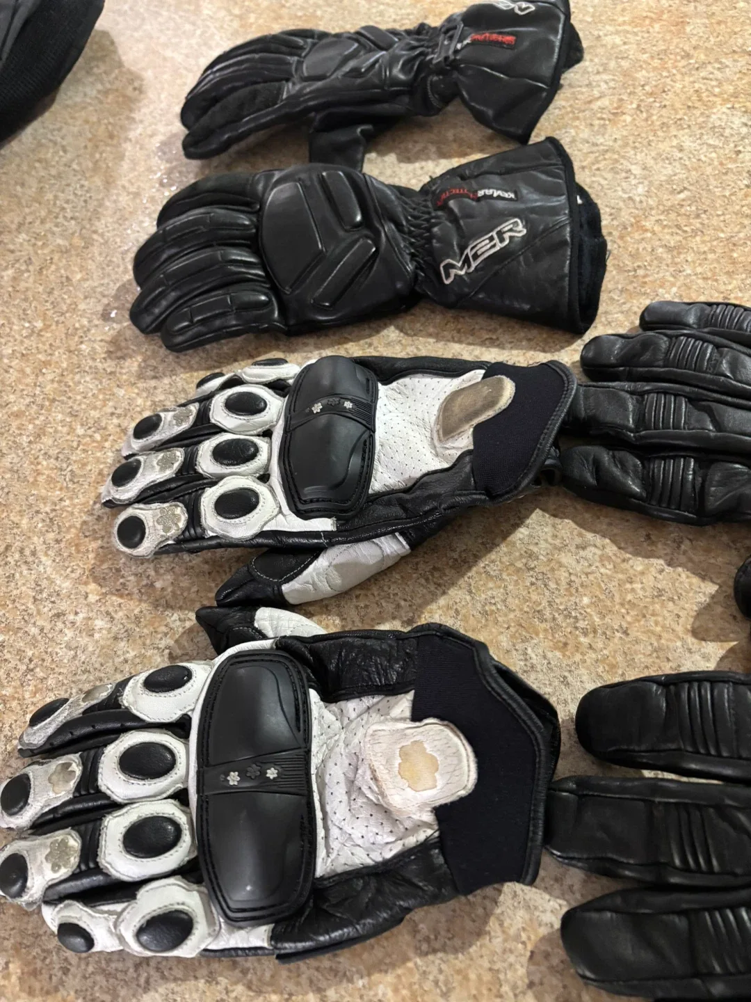 Motorcycle Riding Gloves thumbnail