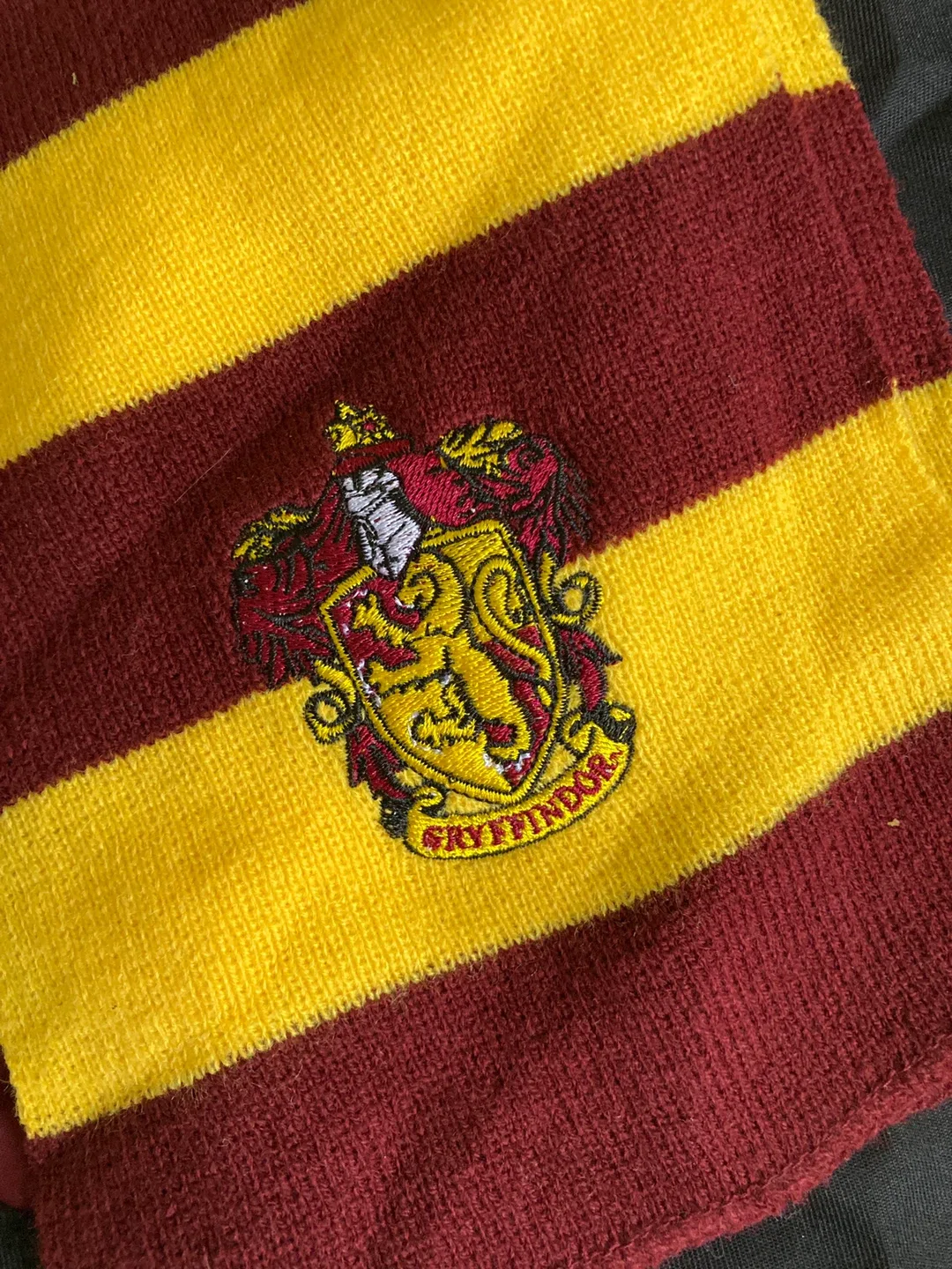 Halloween costume - Harry Potter Gryffindor Robe & Scarf image indicator(2)