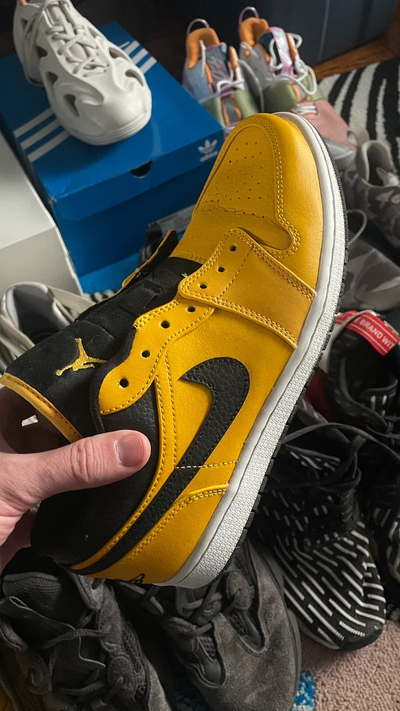 25+ mens size 8 shoes. Various brands and display boxes. image indicator(6)