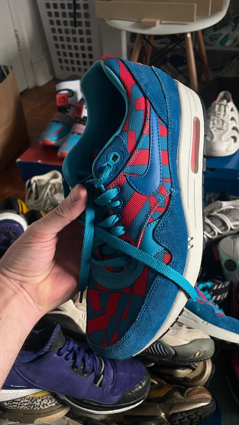 25+ mens size 8 shoes. Various brands and display boxes. image indicator(5)