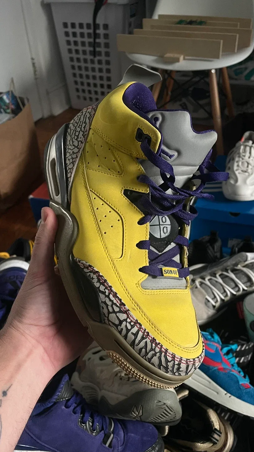 25+ mens size 8 shoes. Various brands and display boxes. image indicator(9)