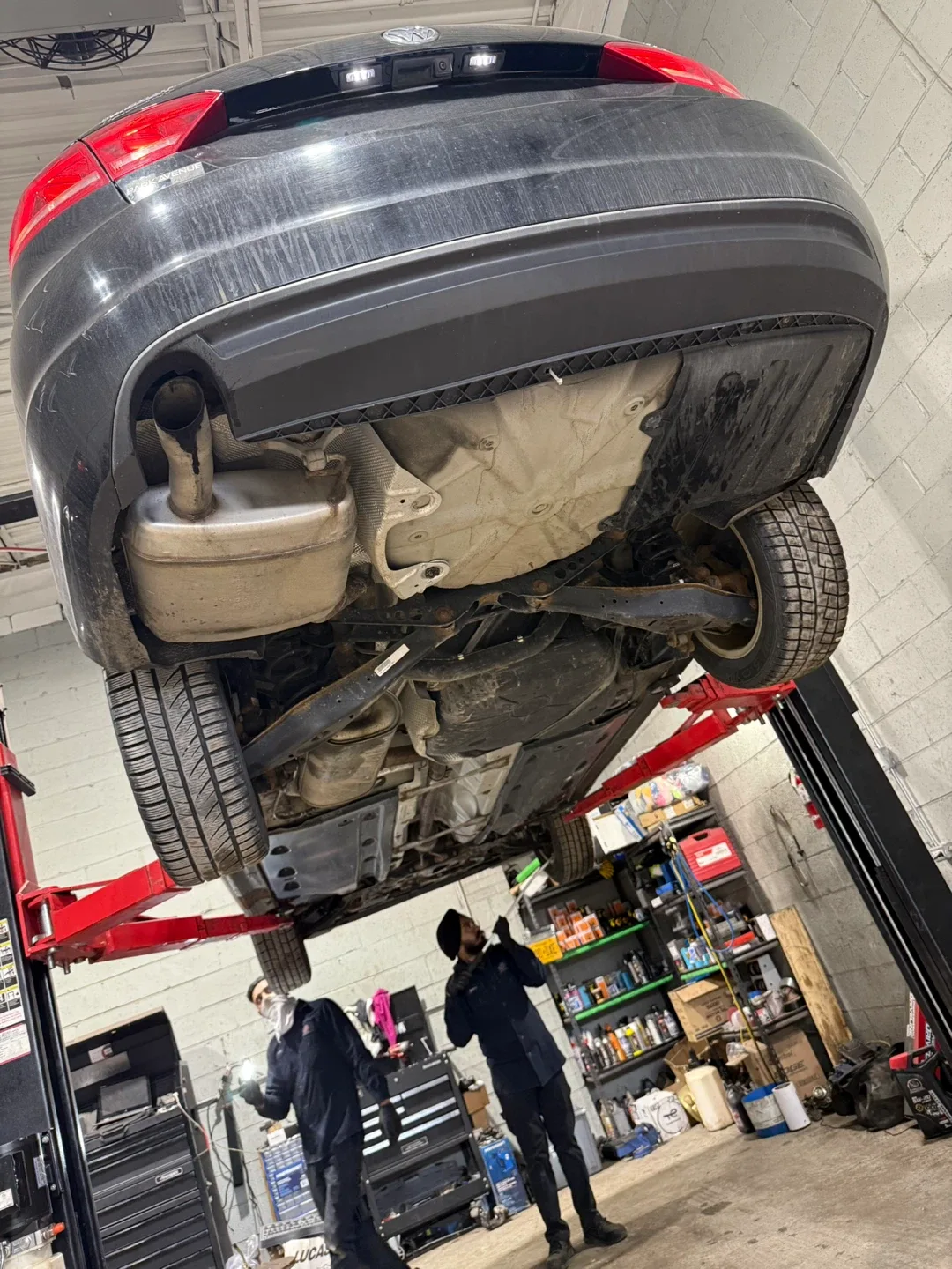 2015 Volkswagen Passat - Black Sedan image indicator(6)