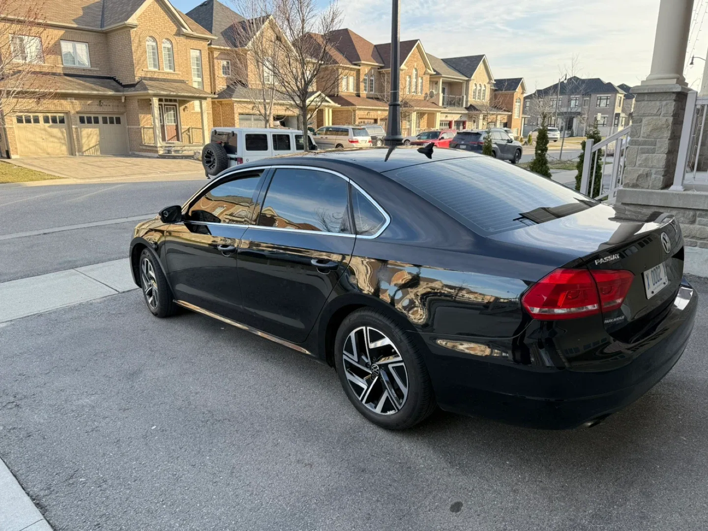 2015 Volkswagen Passat - Black Sedan image indicator(5)