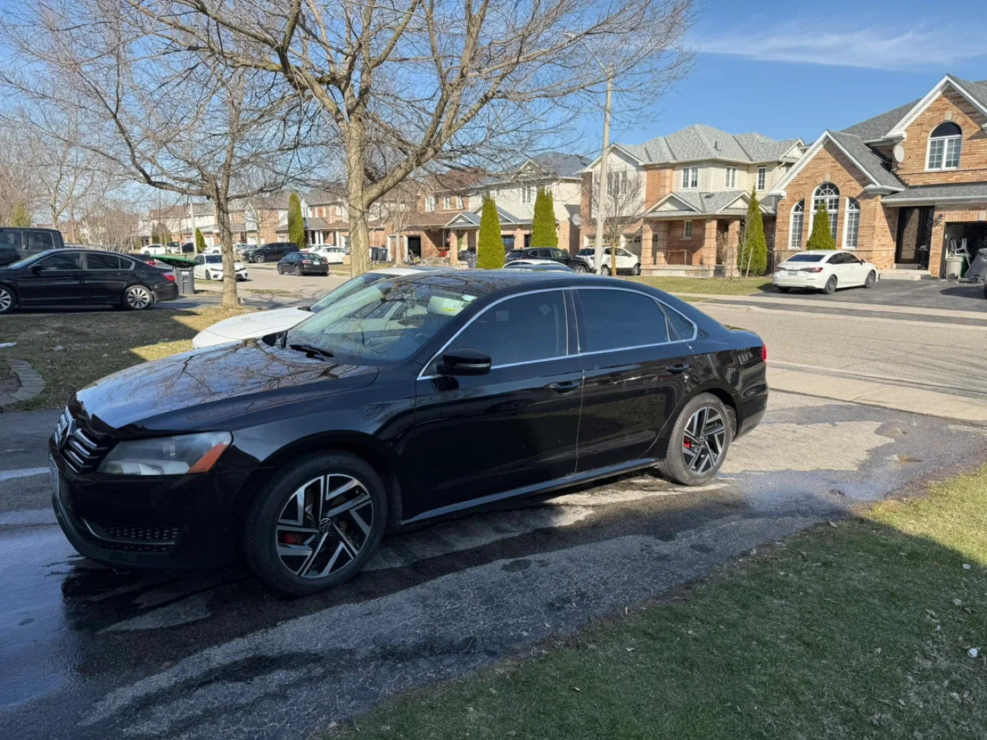 2015 Volkswagen Passat - Black Sedan image indicator(3)