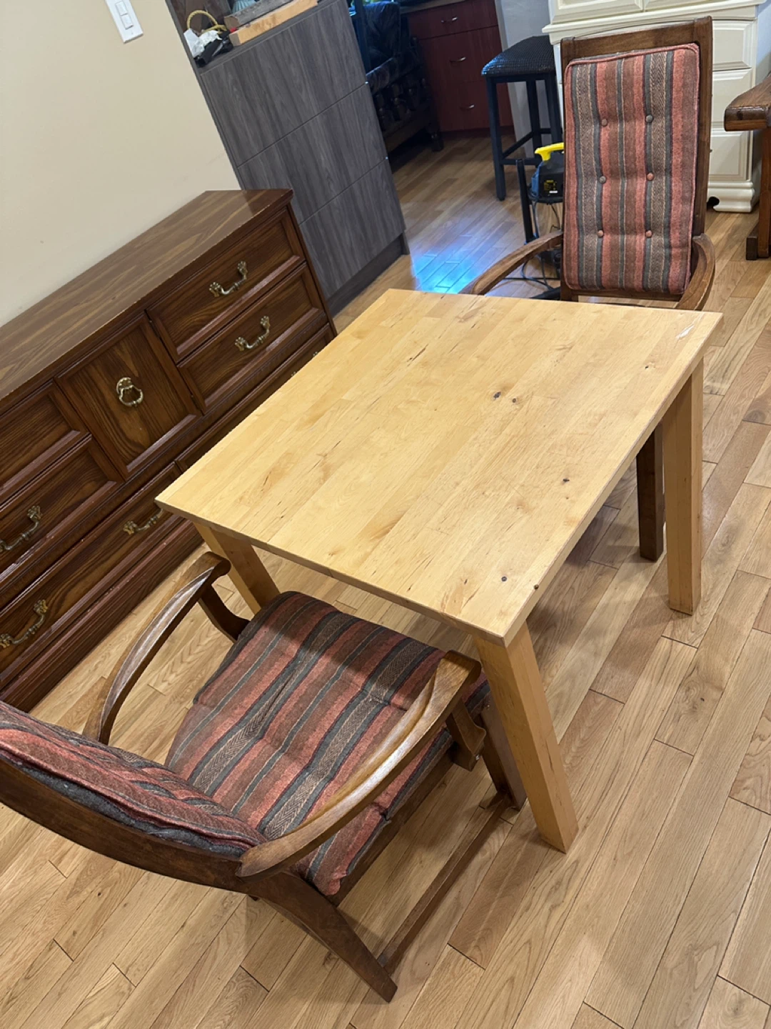 Small Solid Wood Table Set with 2 Vintage Chairs (CAN DELIVER)