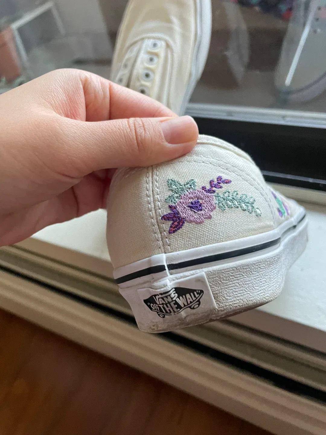 Vans Cream Floral Slip-On Shoes - Women's Size 7.5 image indicator(3)