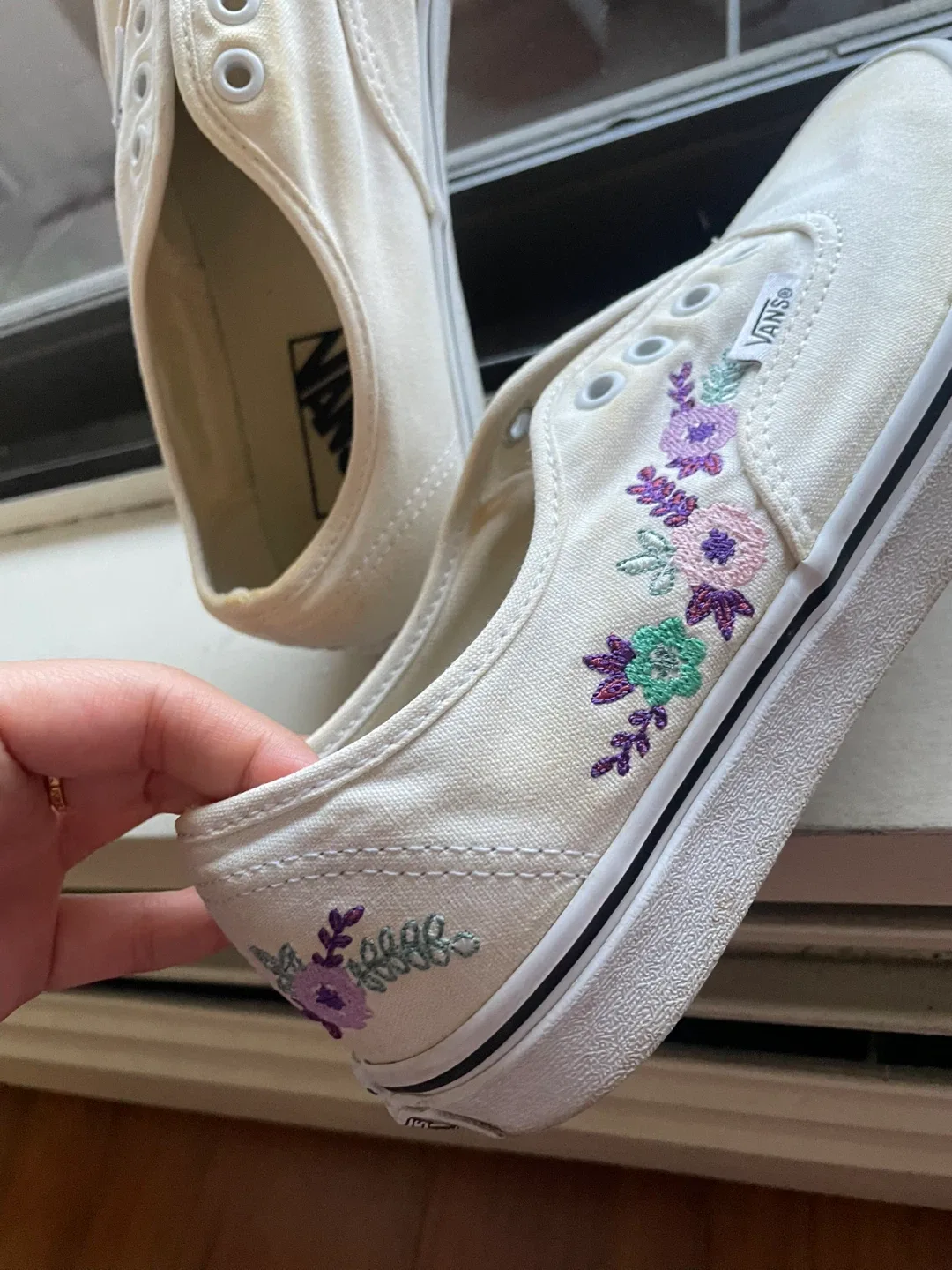 Vans Cream Floral Slip-On Shoes - Women's Size 7.5 image indicator(2)