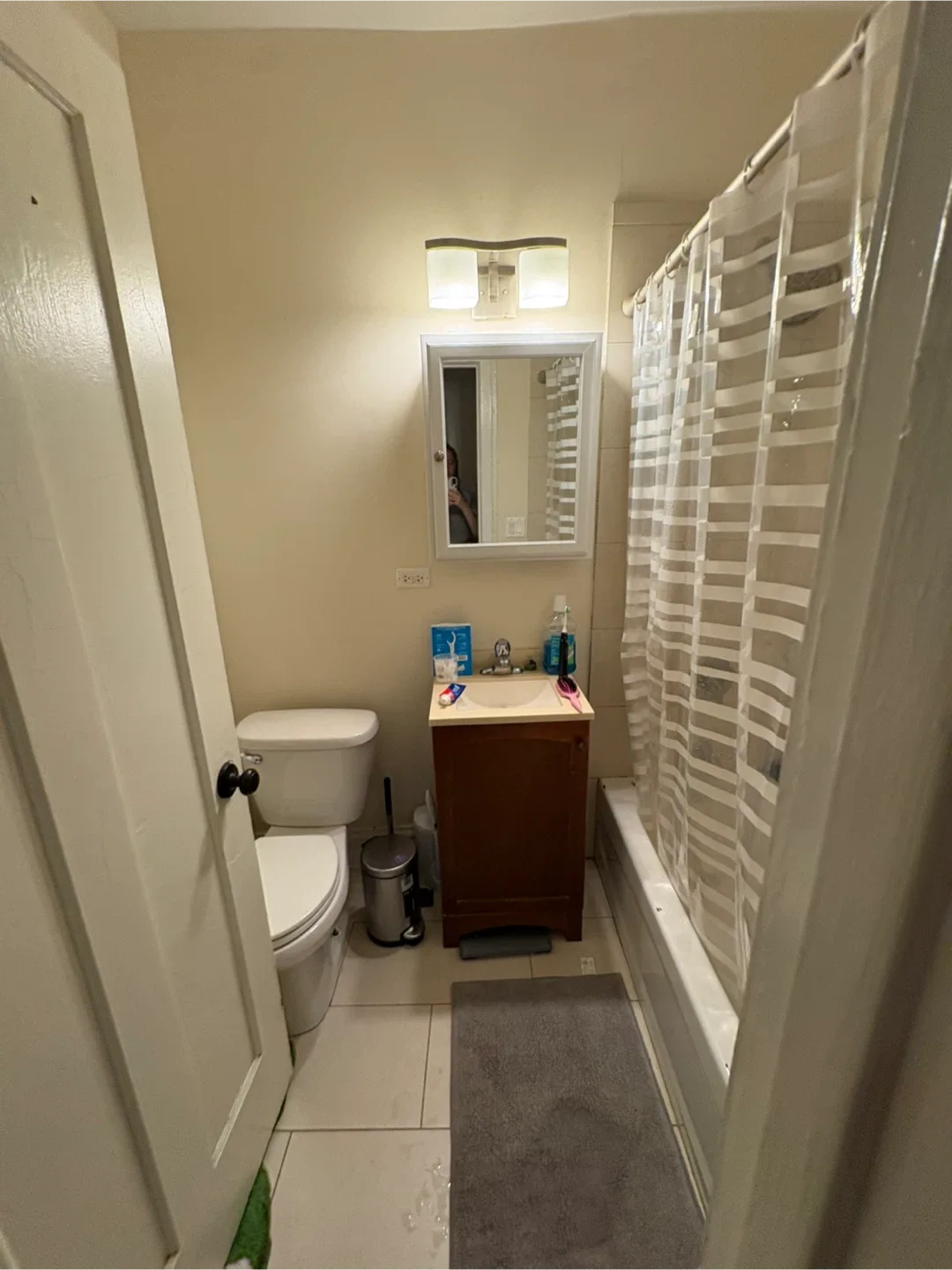 Sublease or brand new lease 2 bed 1 bath Lincoln square image indicator(4)