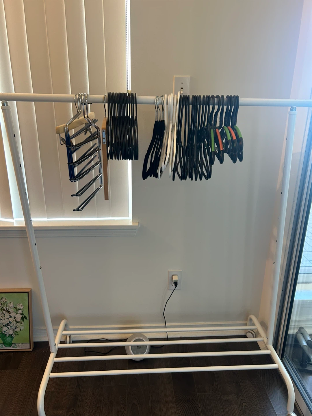 White Metal Clothes Rack - photo 2