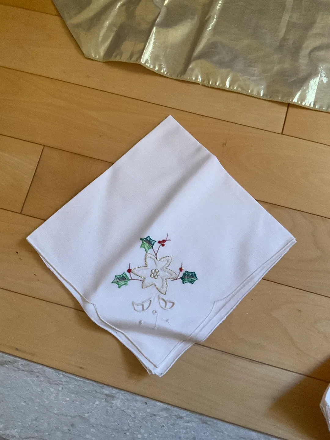 Christmas Table Runner and Napkin Set image indicator(2)