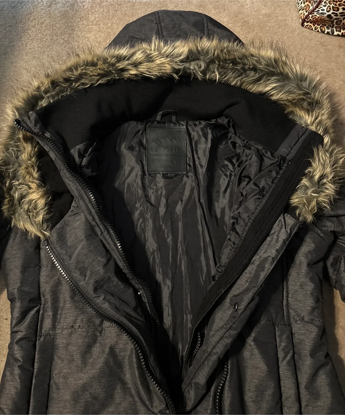 Cozy winter Coat - Size L from 82° North image indicator(3)