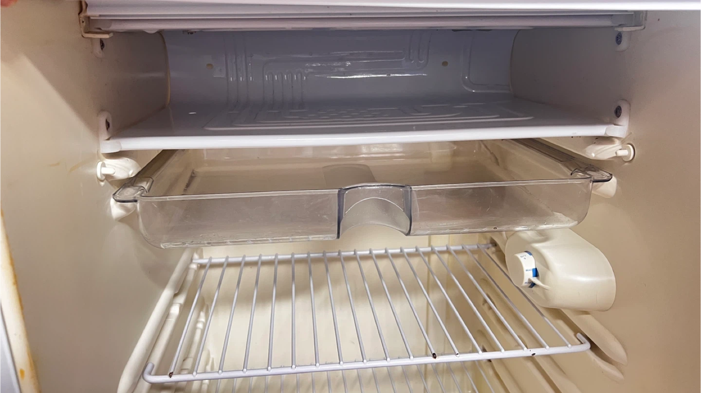 Whirlpool Compact Refrigerator - Great for small spaces! - photo 3