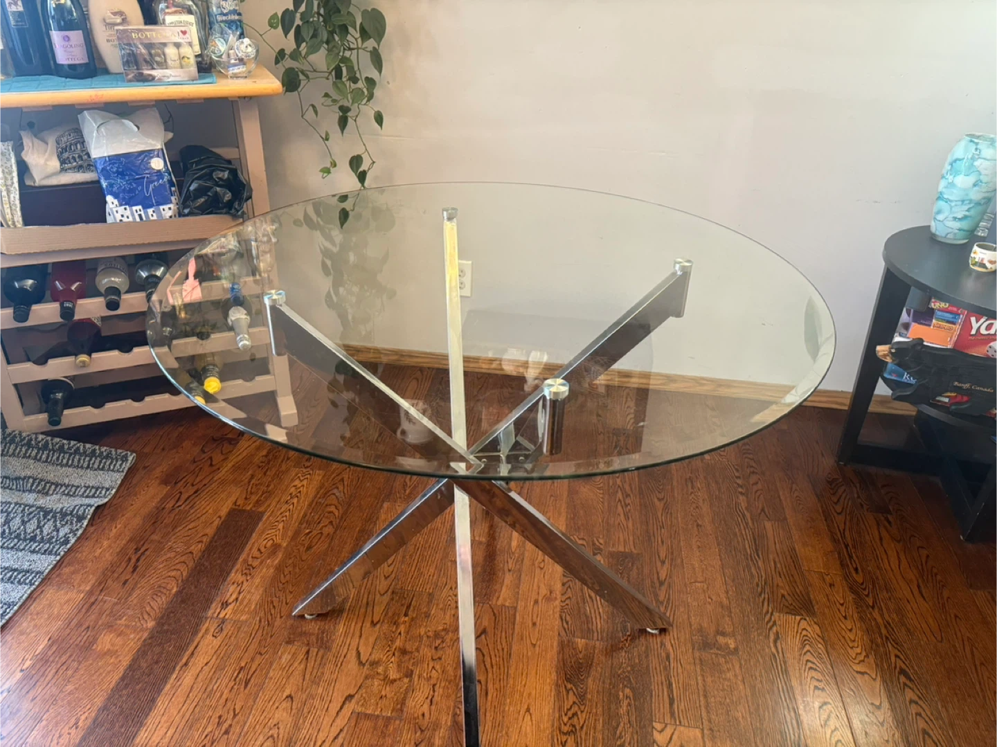 Glass Top Round Dining Table with 4 White Chairs