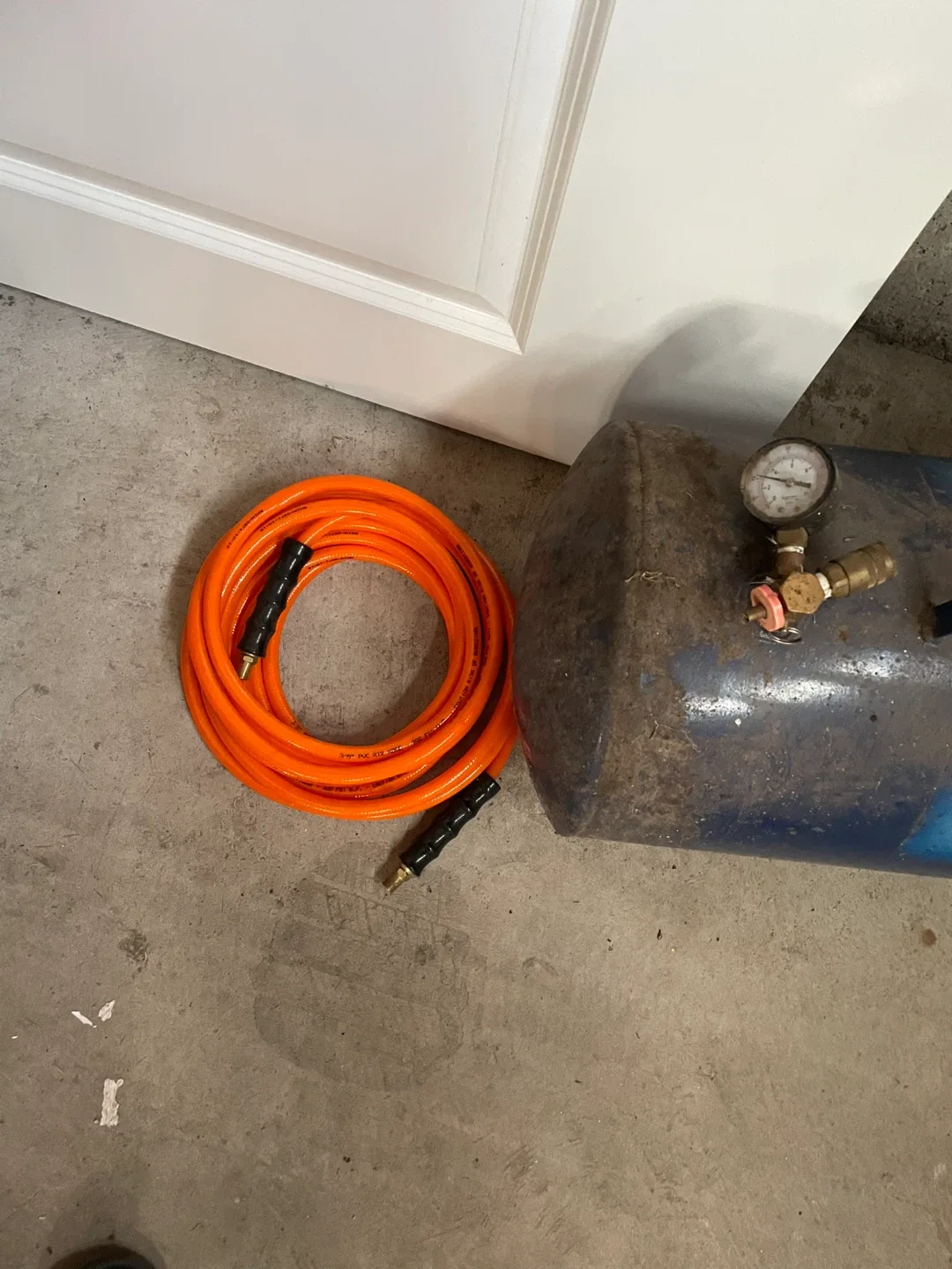 5 Gallon Portable Air Compressor with Hose image indicator(3)