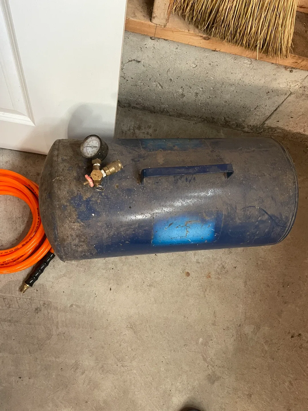 5 Gallon Portable Air Compressor with Hose image indicator(2)