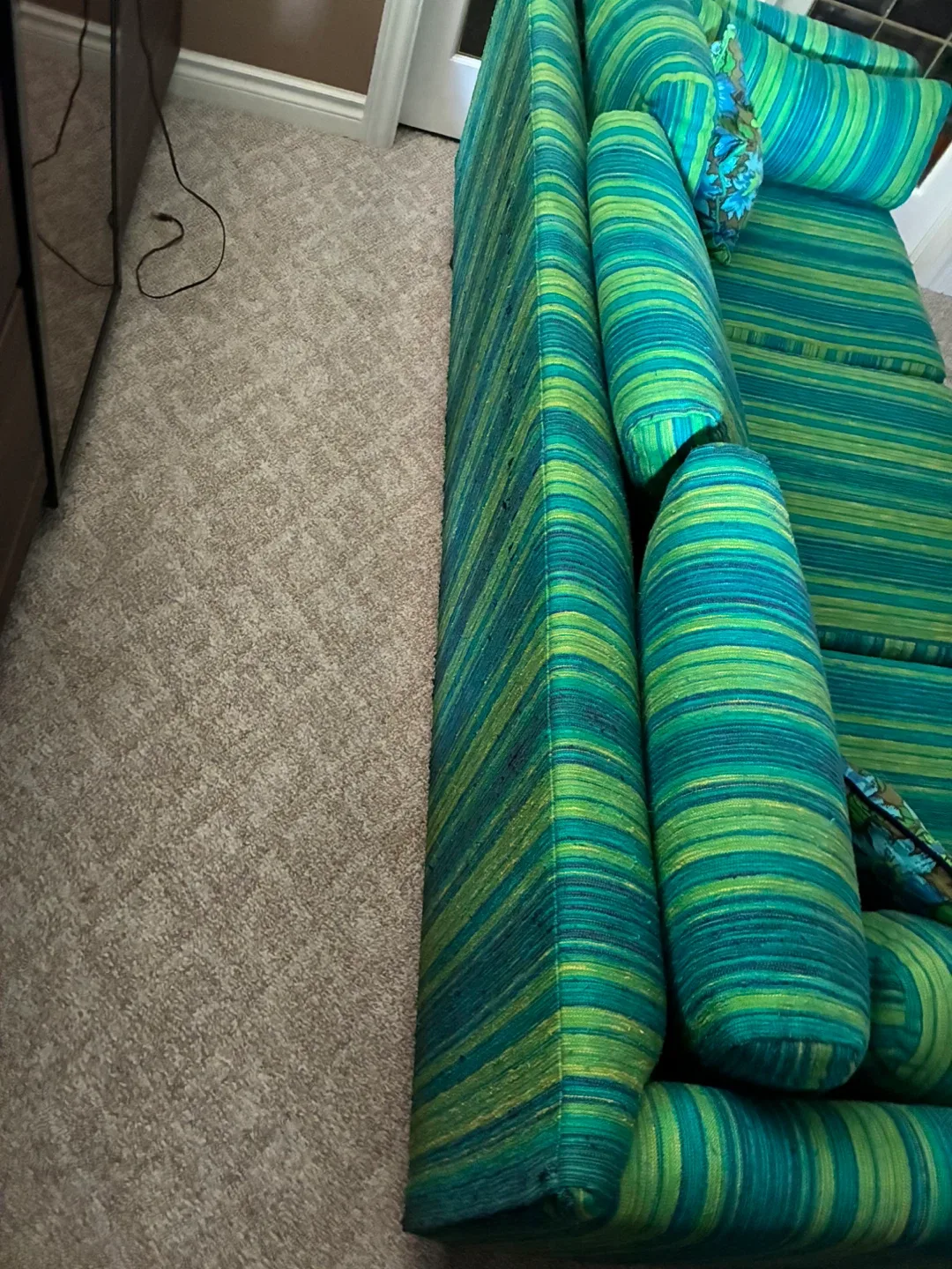 Simmons Green Striped Sofa image indicator(4)