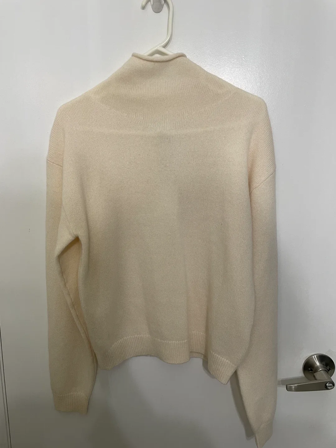 BRAND NEW Aritzia Cashmere Sweater thumbnail