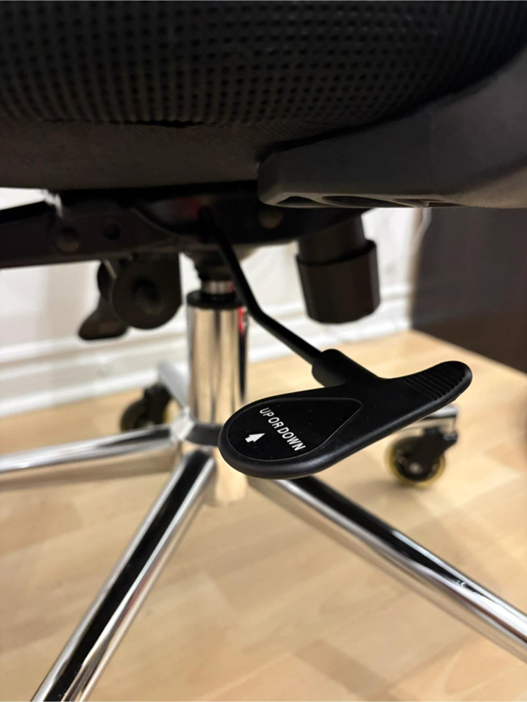 Black Ergonomic Mesh Office Chair - photo 5