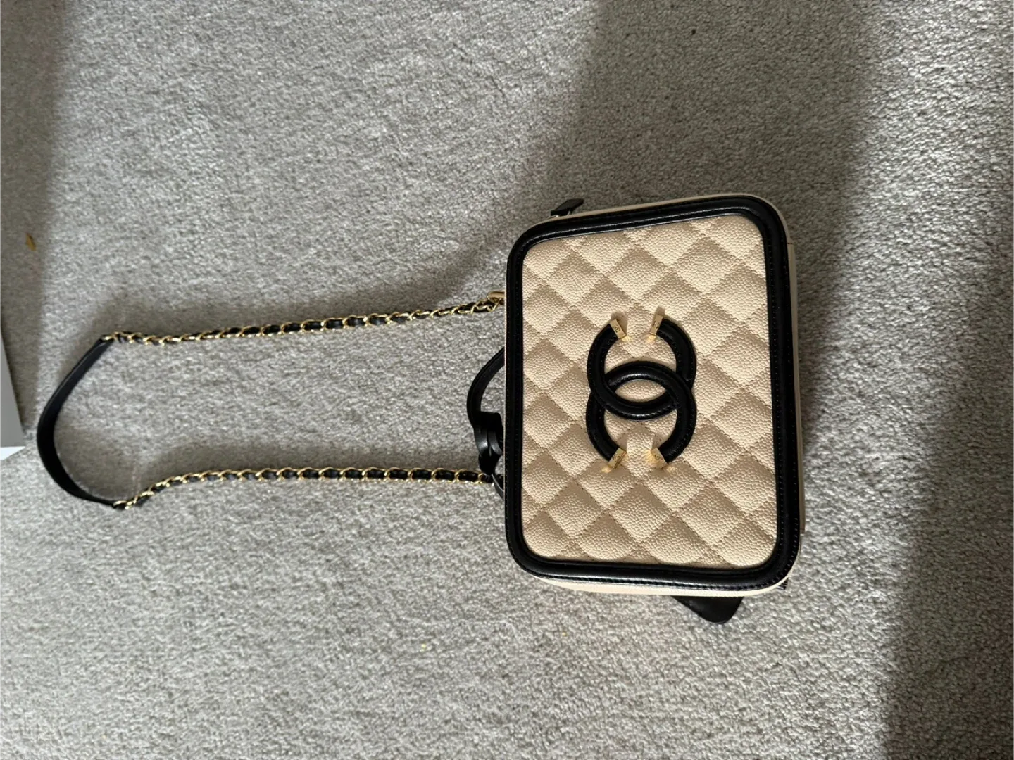 Chanel Vanity Case image indicator(2)