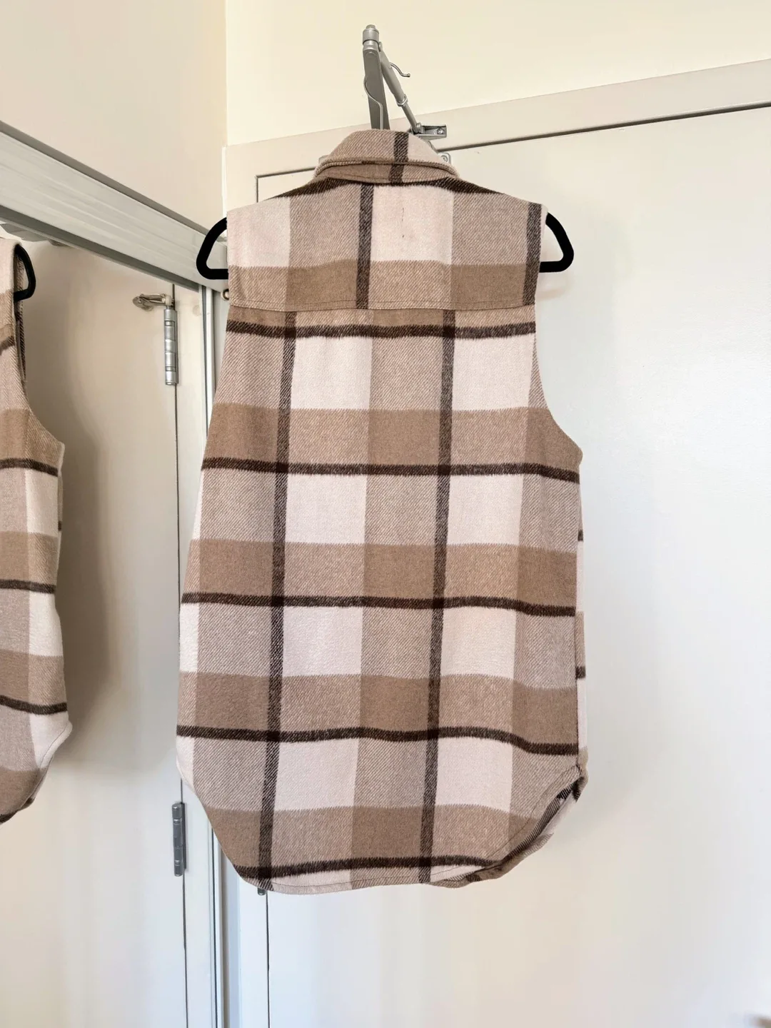 YaYa & Co Brown Plaid Sleeveless Vest - Medium image indicator(2)