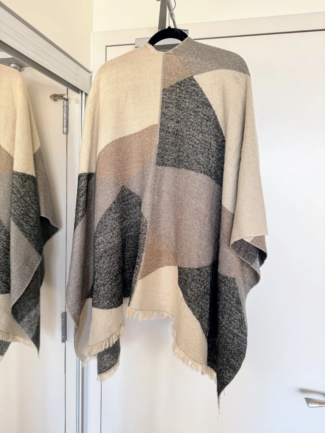 Poncho - Beige, Brown & Grey image indicator(2)