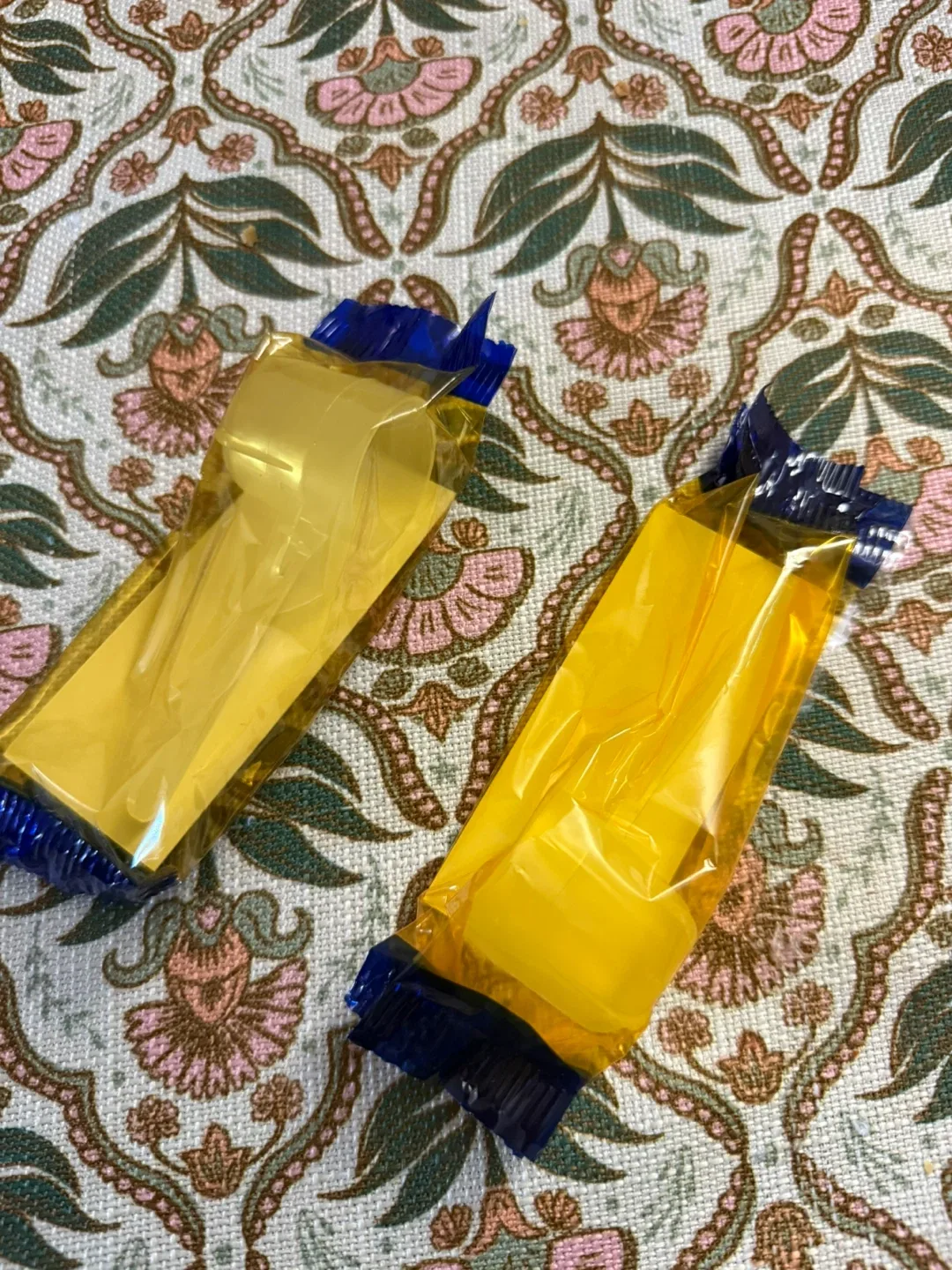 Lansinoh Breastmilk Storage Bags and milk scoop thumbnail