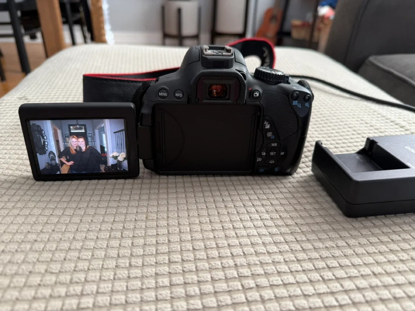 Canon EOS Rebel T4i DSLR Camera with 18-55mm Lens image indicator(3)