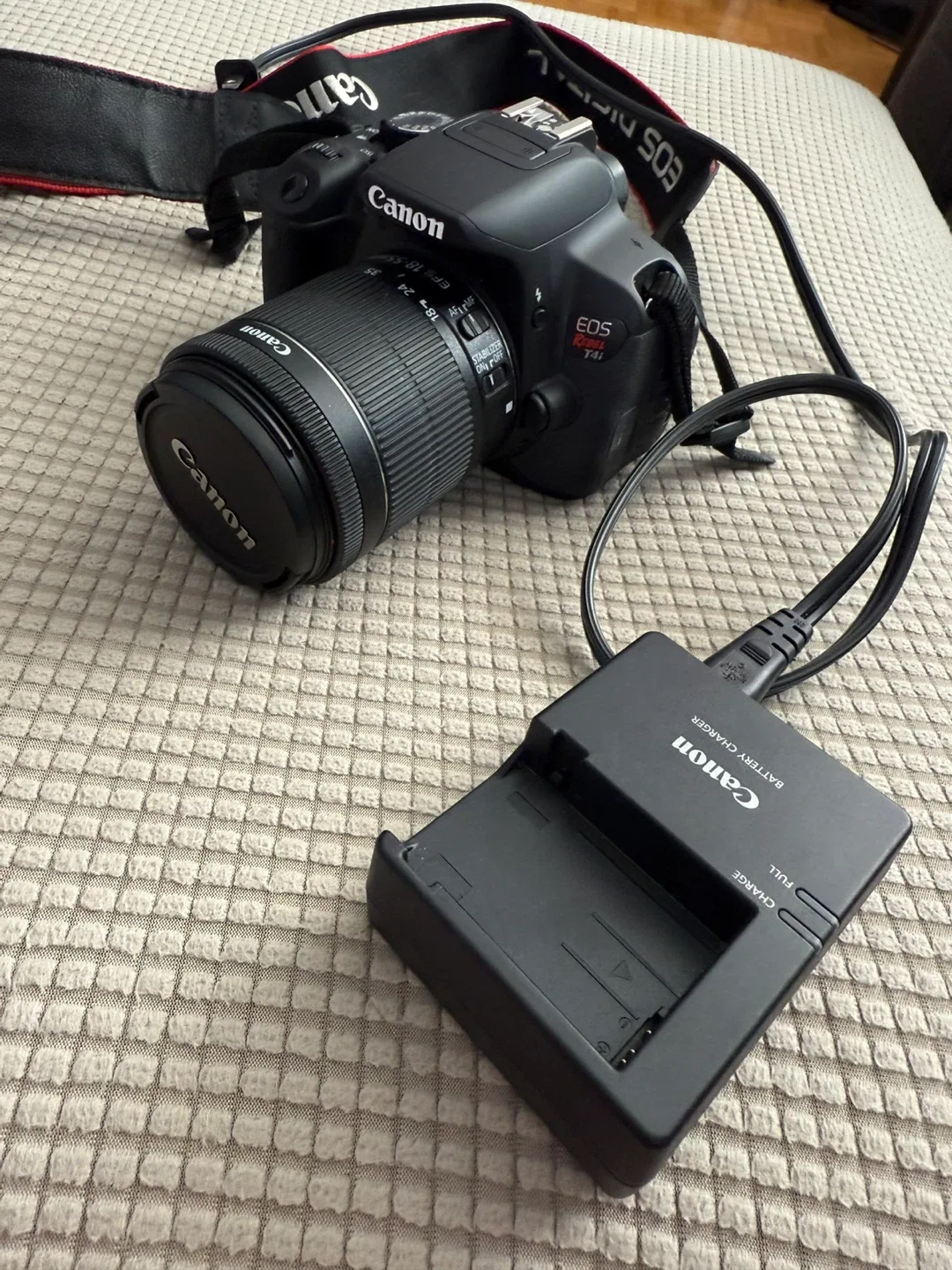 Canon EOS Rebel T4i DSLR Camera with 18-55mm Lens image indicator(2)