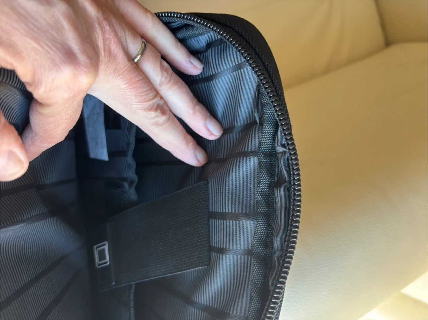 Reaction Kenneth Cole Black Messenger Bag image indicator(3)