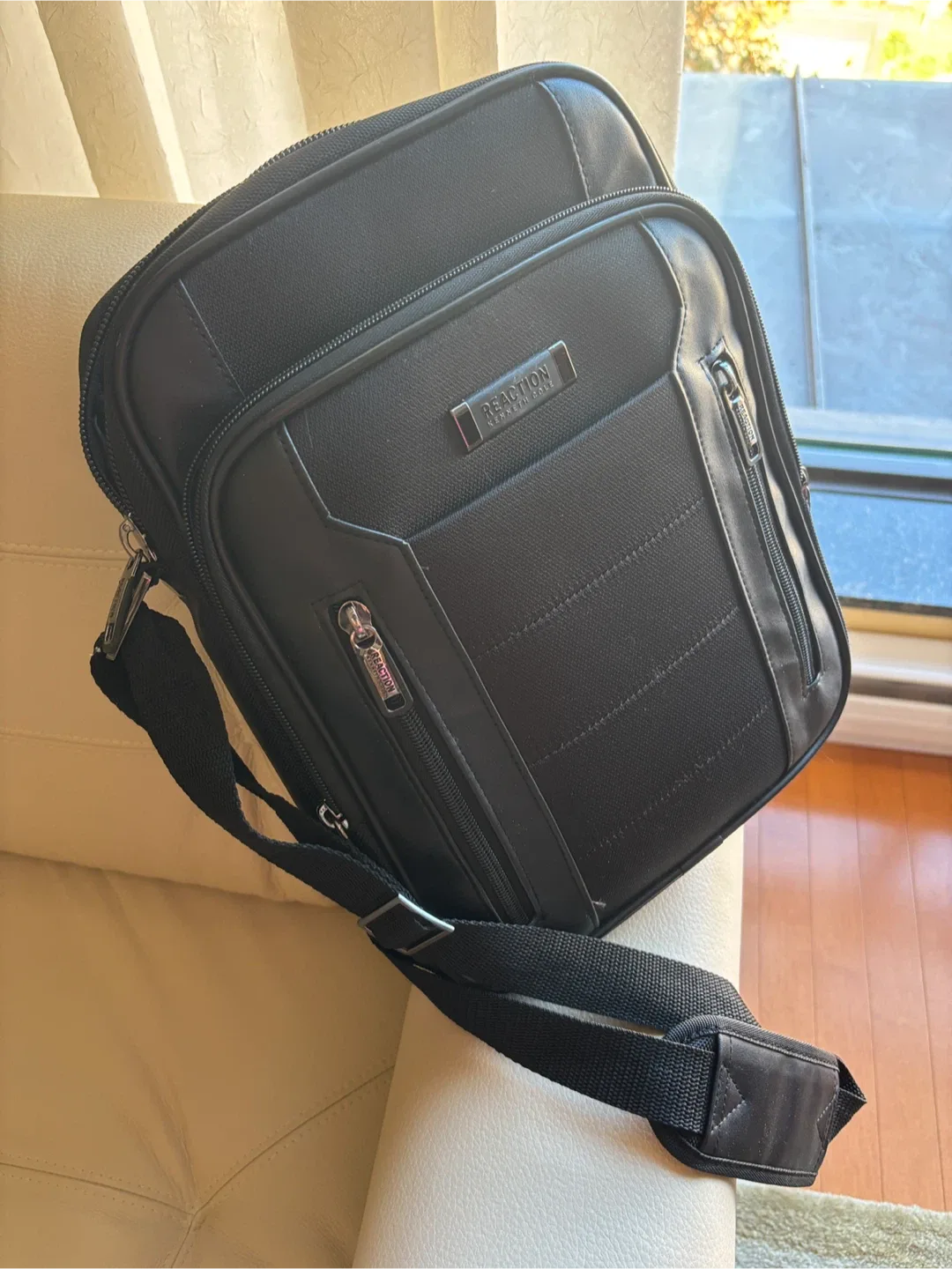 Reaction Kenneth Cole Black Messenger Bag image indicator(4)