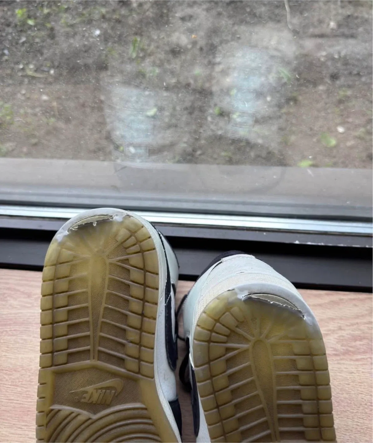 Air Jordan 1 Mid - Black/White image indicator(2)