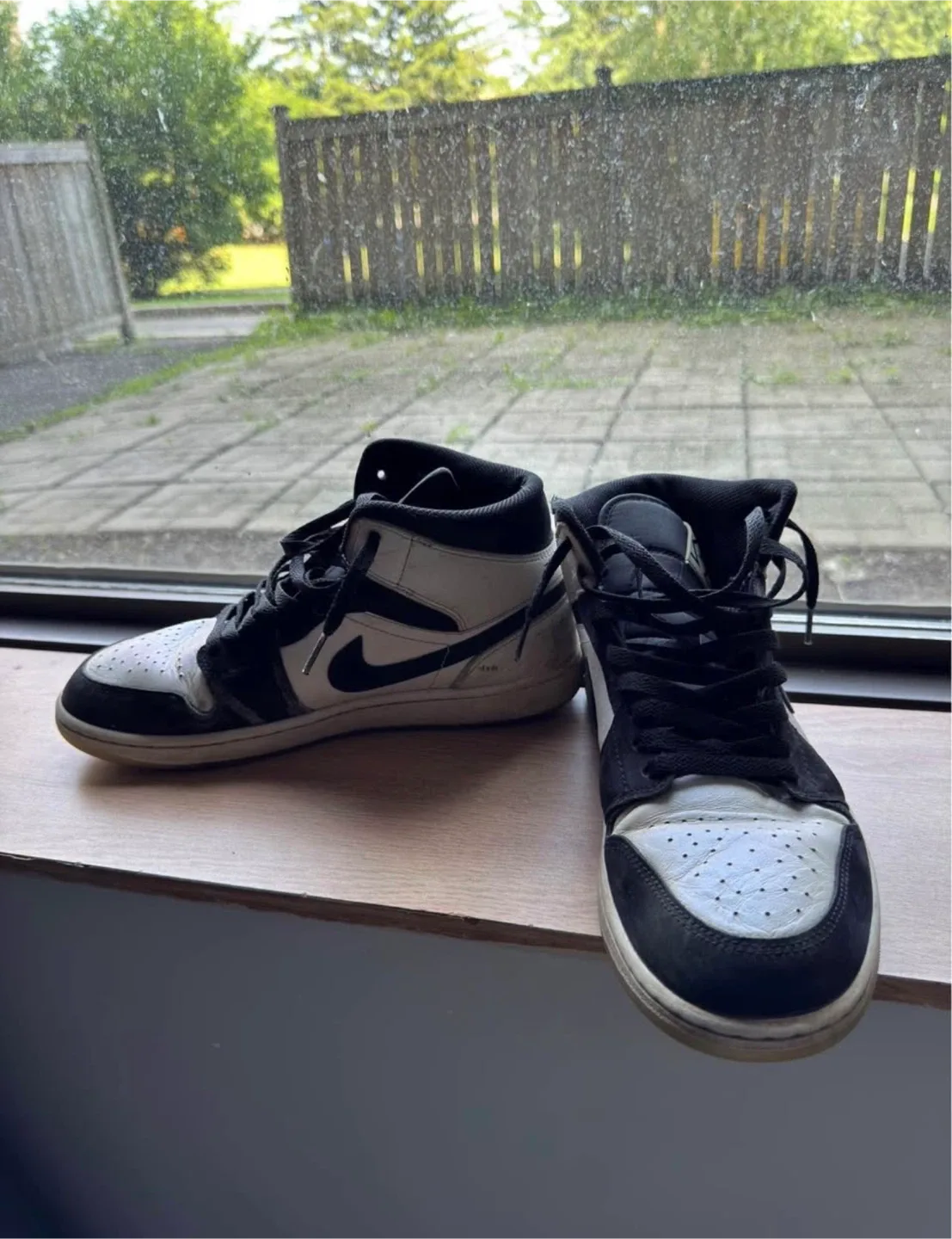 Air Jordan 1 Mid - Black/White image indicator(3)