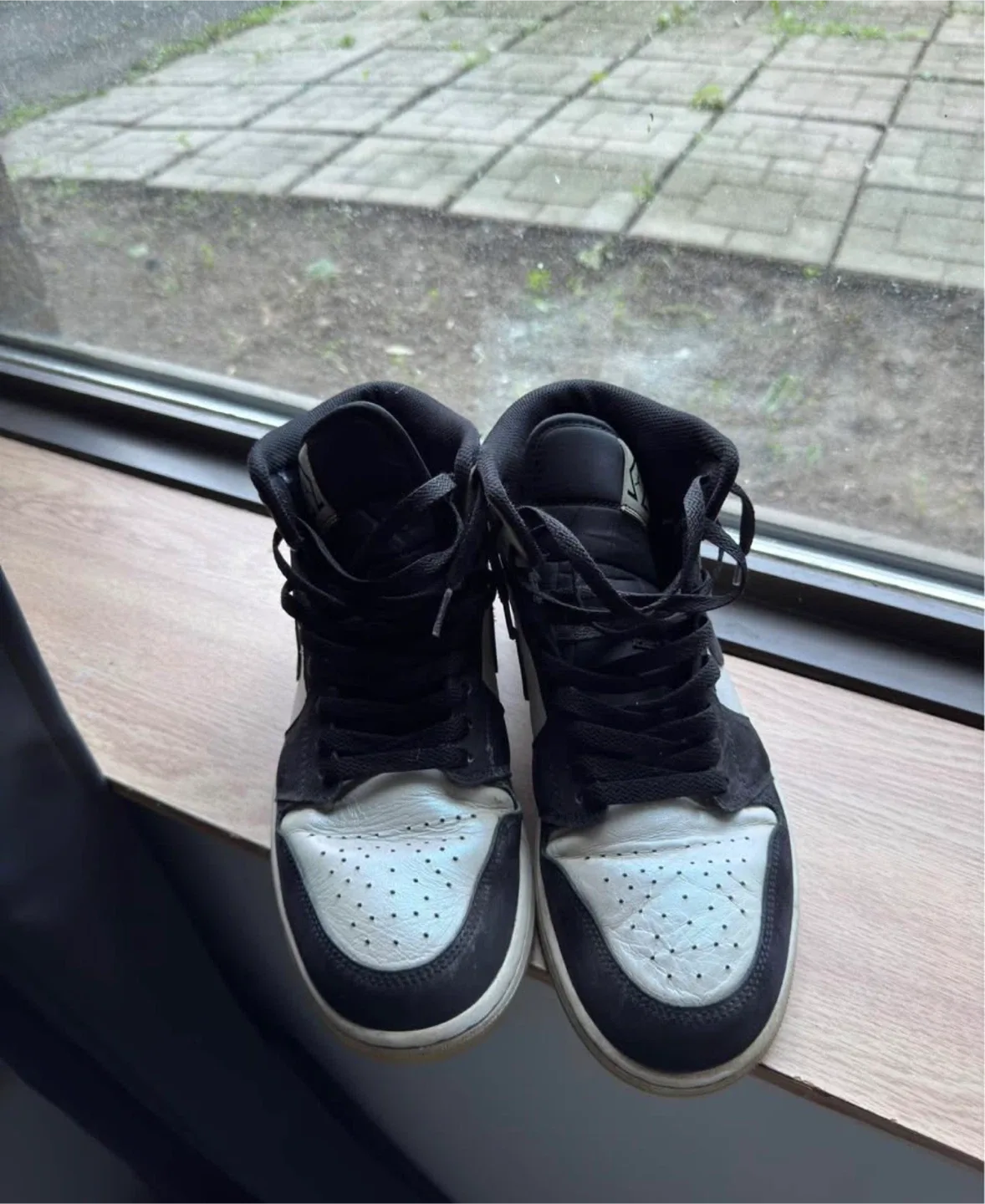 Air Jordan 1 Mid - Black/White image indicator(4)