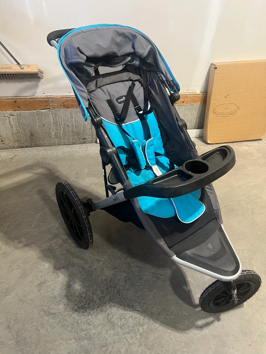 Evenflo jogger Stroller - photo 2