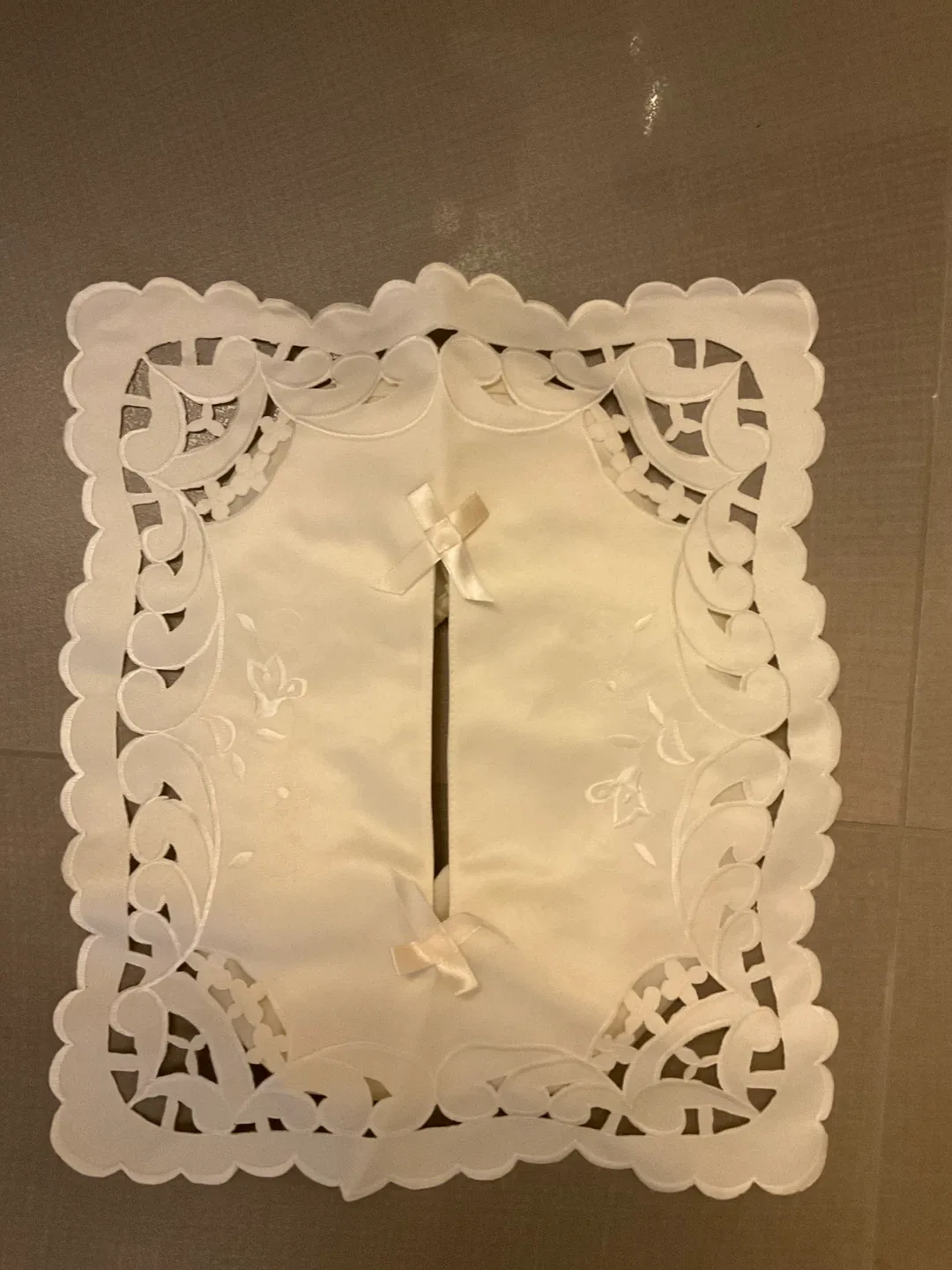 Embroidered Tissue Box Cover - Cream image indicator(2)